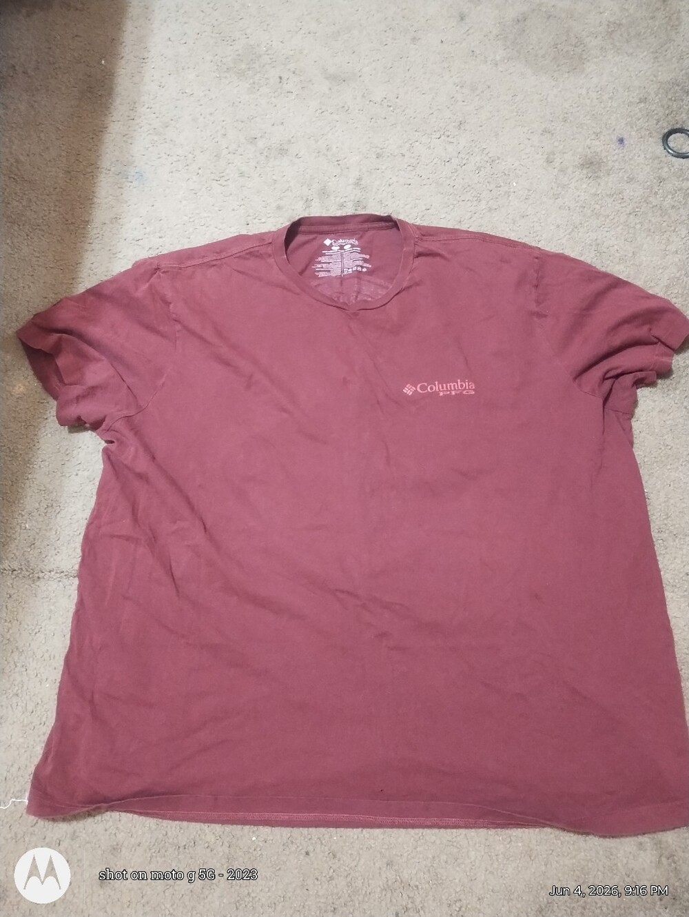 Columbia Men's Short-Sleeve Tee in Maroon